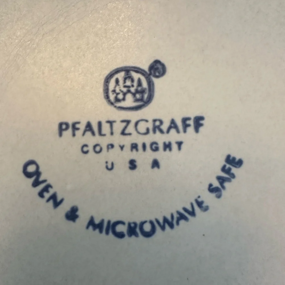 Vintage Phaltzgraff Yorktowne Stoneware Casserole Dish
